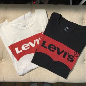 Set of 2 Women’s Levi’s T-Shirts